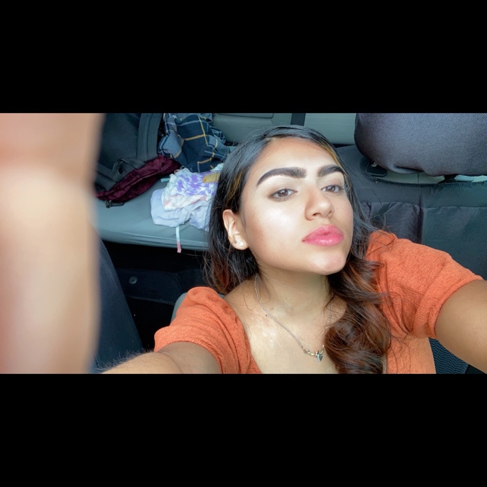 Meet your Posher, Kathia